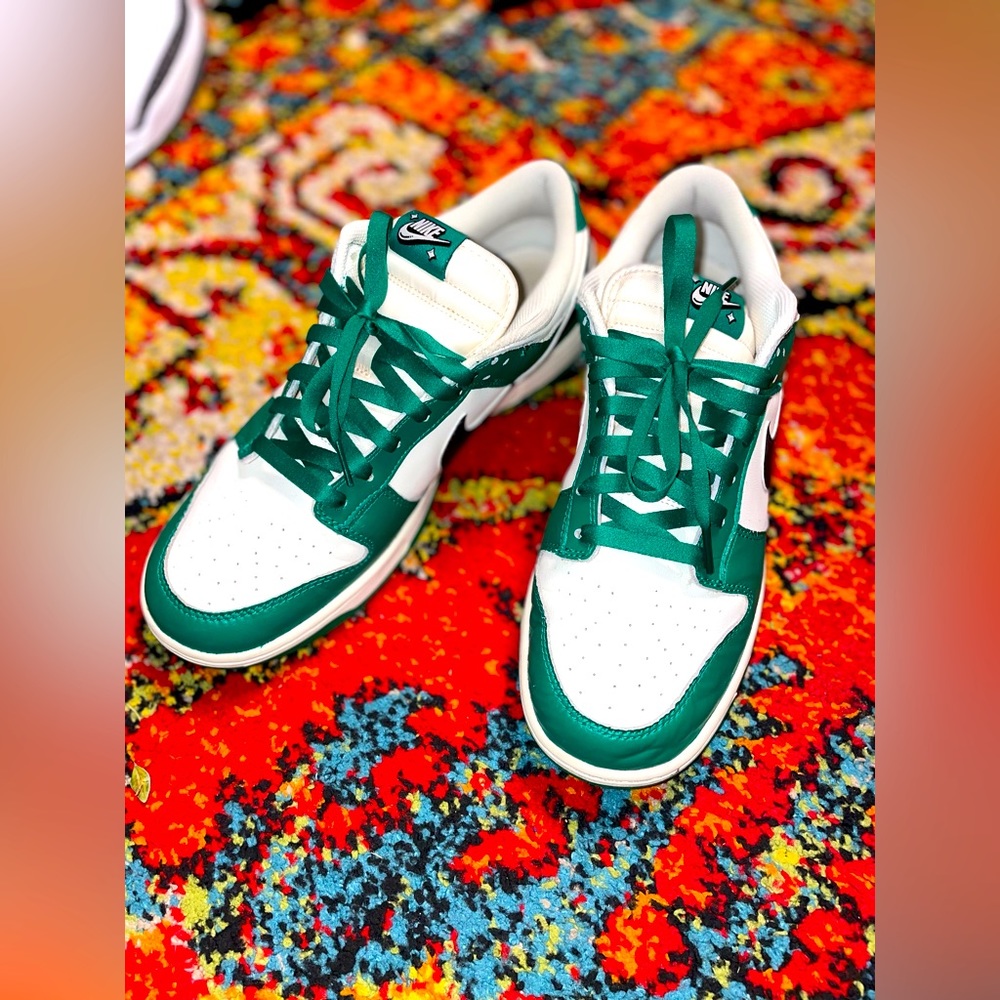 Nike Men low top green and white dunks